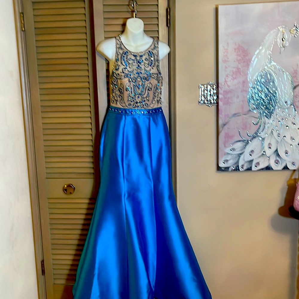 Party gown emerald blue size 7, never worn sequence, mermaid bottom